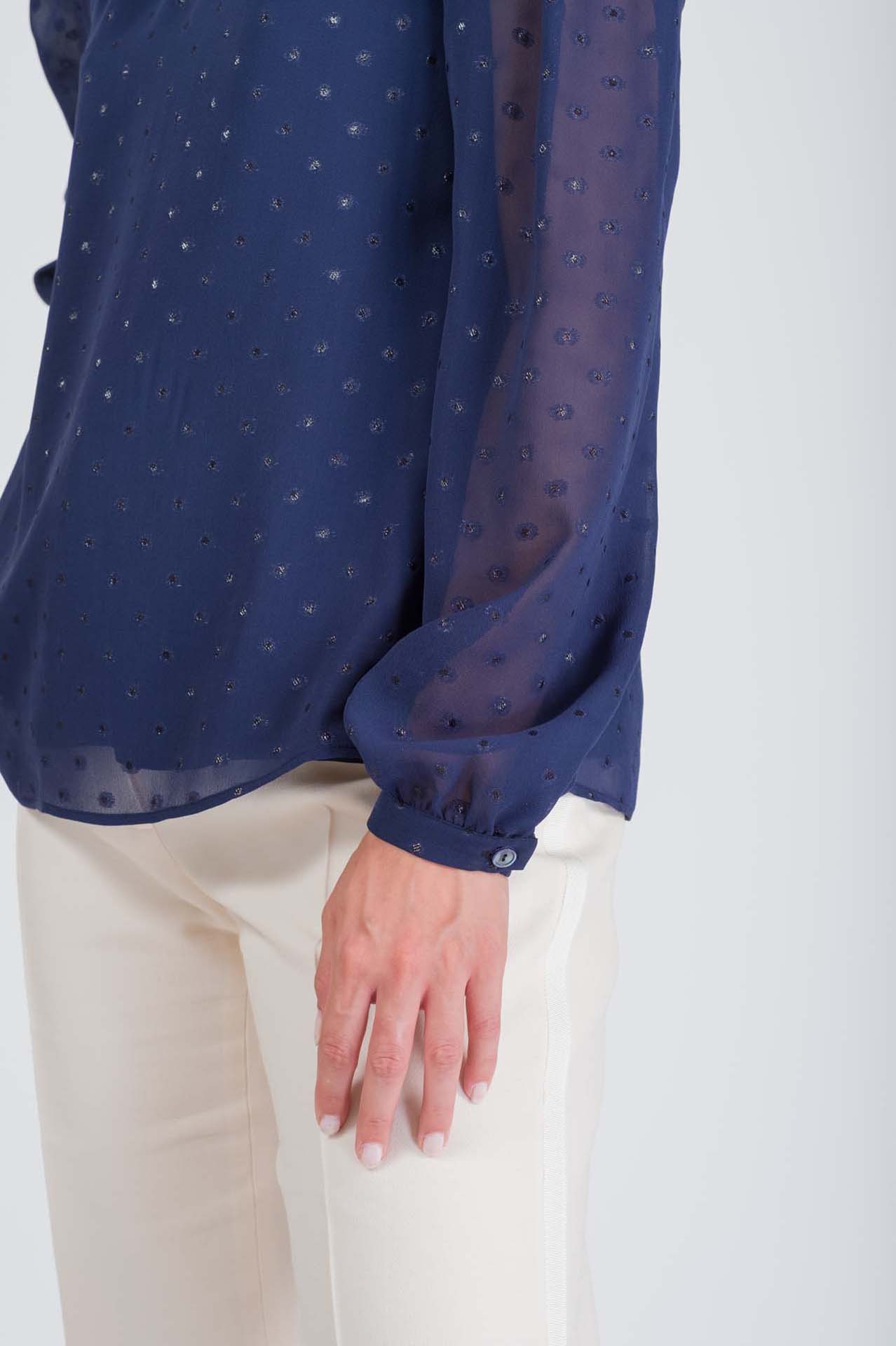 Camicia in seta blu collo alto - immagine 3