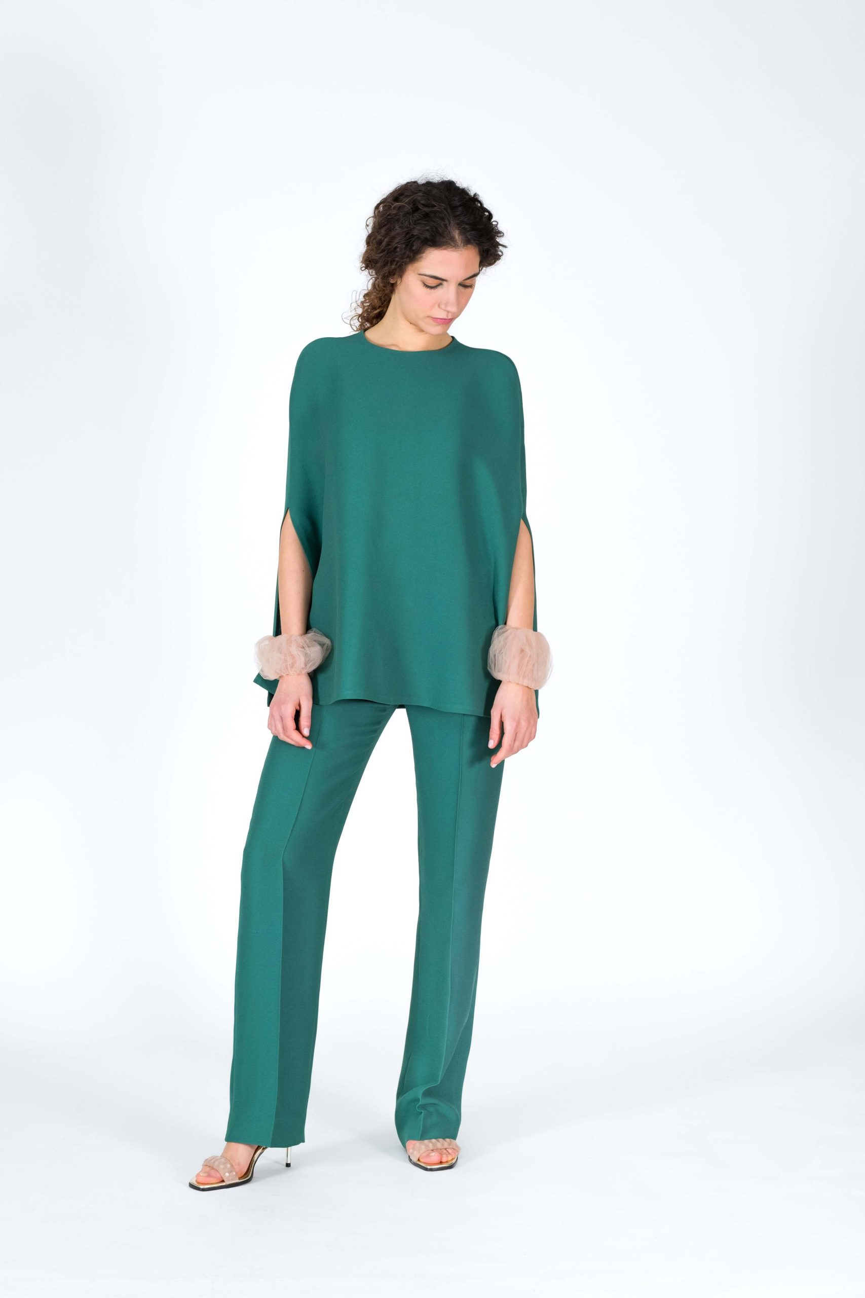 completo_pantalone_mantella_macrame