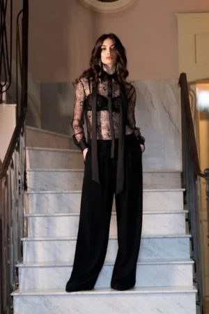 SH02FW26-27 Camicia Pizzo con Collo e Finta Contrasto